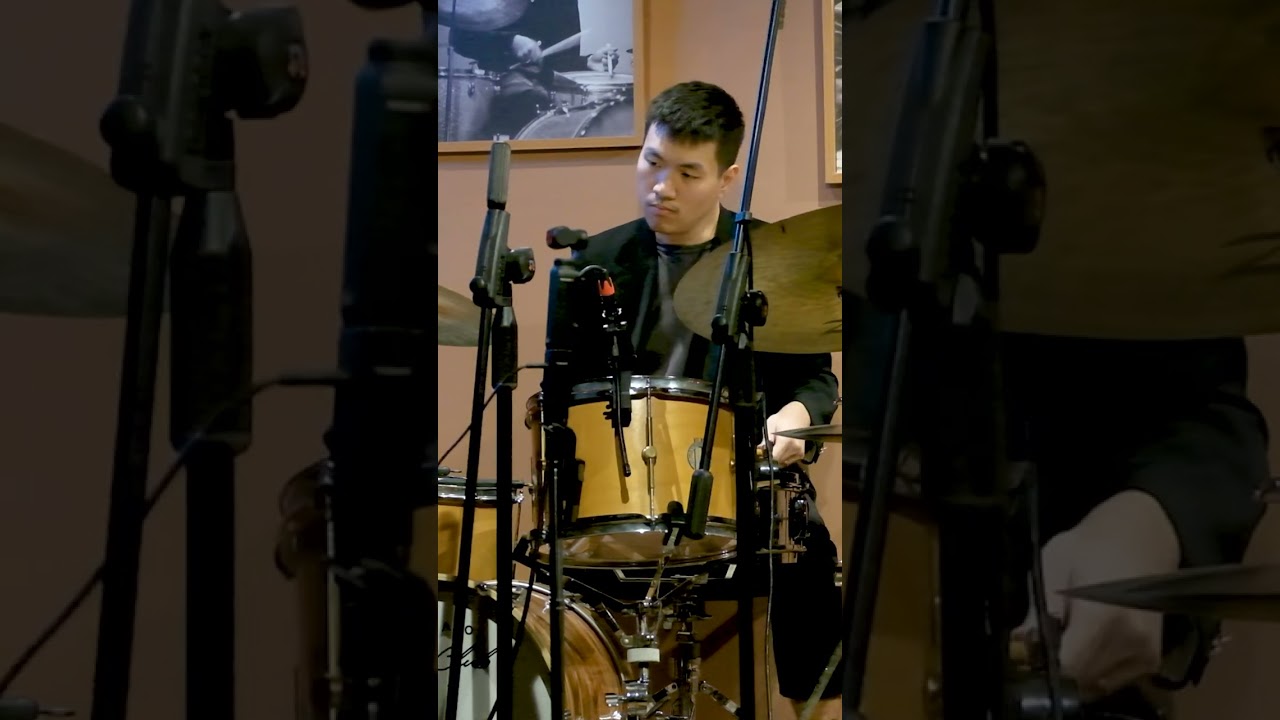 Drum solo On Caravan (Juan Tizol)