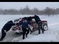На дорогах Ставрополья сотни автомобилей застряли в снежном плену
