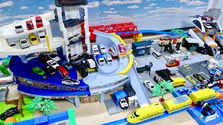 はたらくくるまを【グランドモールトミカビル】にミニカーを駐車☆プラレール新幹線ドクターイエローが鉄橋・踏切を走行!