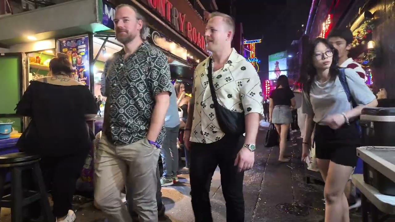 Bangkok Welcomes the New Year 2026 🎆 | City Life, Streets & Celebration Walk