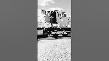 💪🔥 Huge BNSF Power in B&W!!! 🔥💪#shorts #train #bnsf #unionpacific #canadiancompany