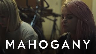 Kyla La Grange - Cut Your Teeth | Mahogany Session