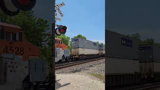 😳🔥 Lightning-Fast BNSF!!! 🔥🔥 #shorts #train #bnsf #unionpacific #cn
