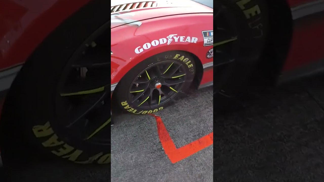 That Doesn T Look Good NASCAR PIT STOP