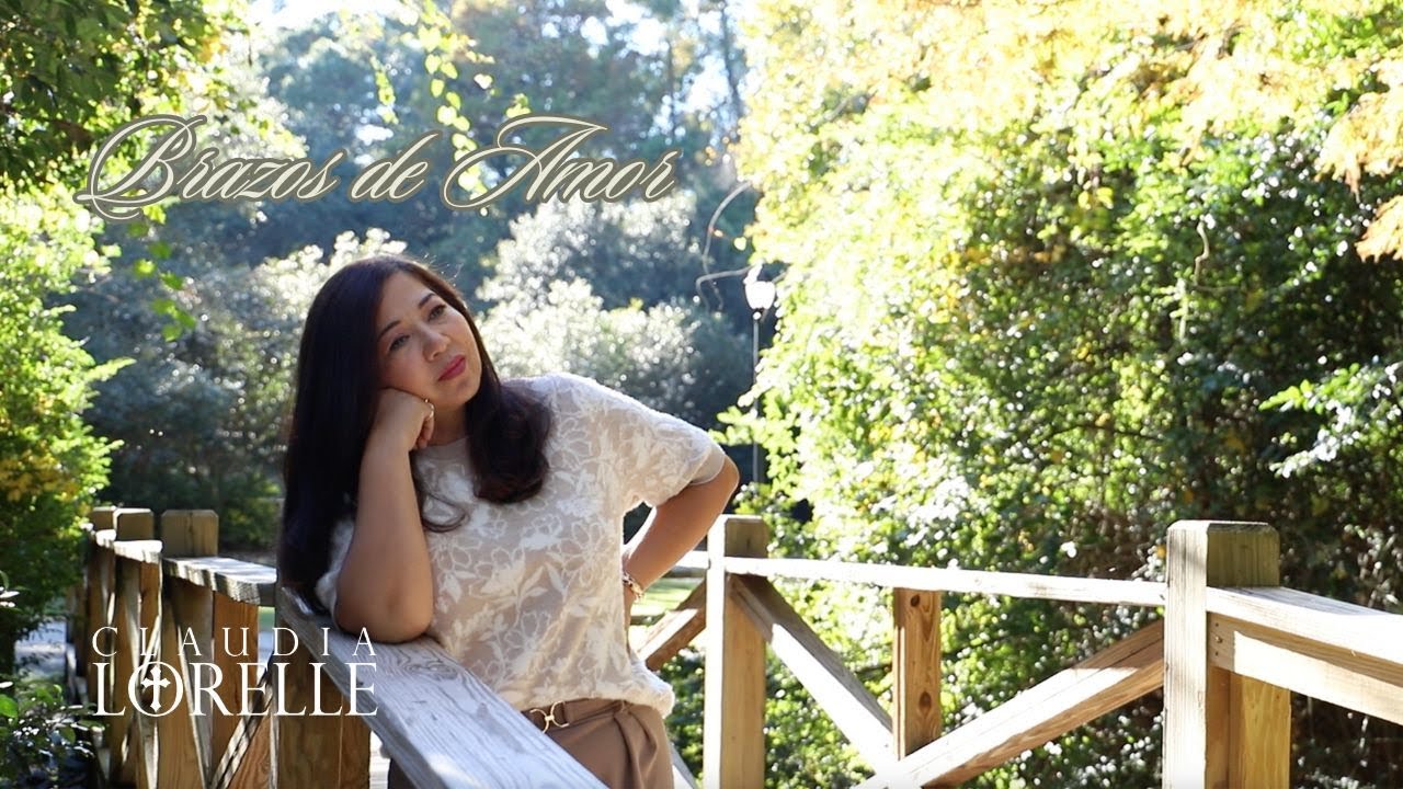 Claudia Lorelle - Brazos de Amor Acoustic - Album Mil Sonrisas en Navidad