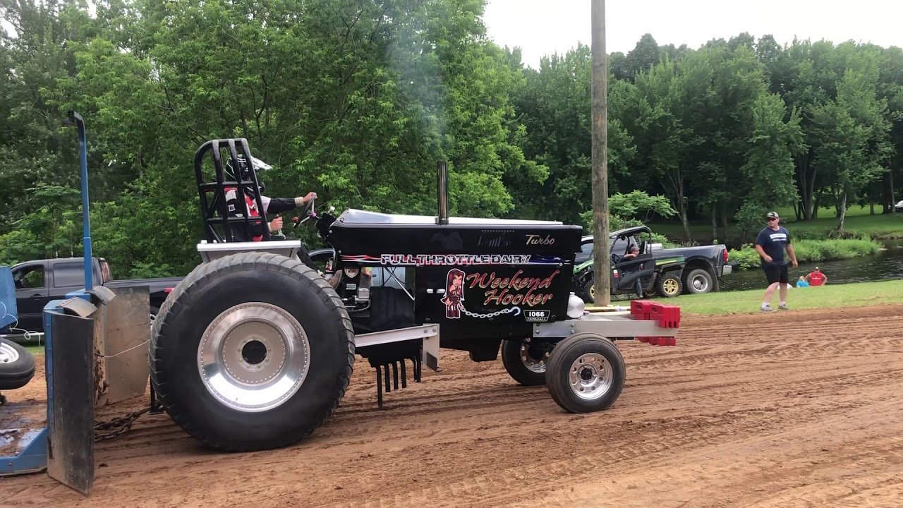 Dawson ster pulling "The Weekend Hooker" jump river Wisconsin YouTube