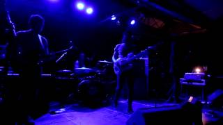 Video thumbnail of "The View - Cracks (from Ropewalk) Live"