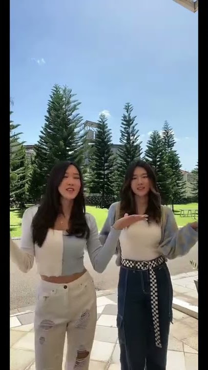 wait a minute🤩 #shorts #dance #challenge