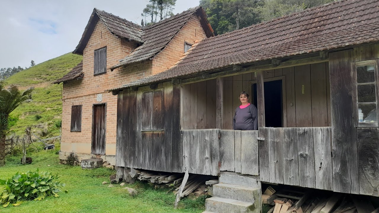 MULHER VIVE EM CASA DE 1936