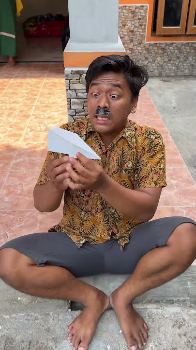 Pesawat kertas berhantu
