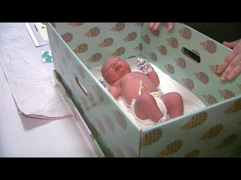 Video: Kunne nye finske babybokse hjælpe med at forhindre SIDS?