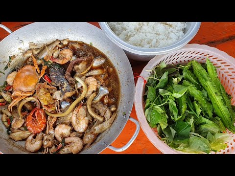 Video Cá Tôm Cua Kho Lạt • Bữa Cơm Sau 1 Ngày Đi Biển | Ngư... - youtube