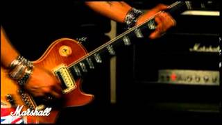 Slash demos his new Marshall signature head