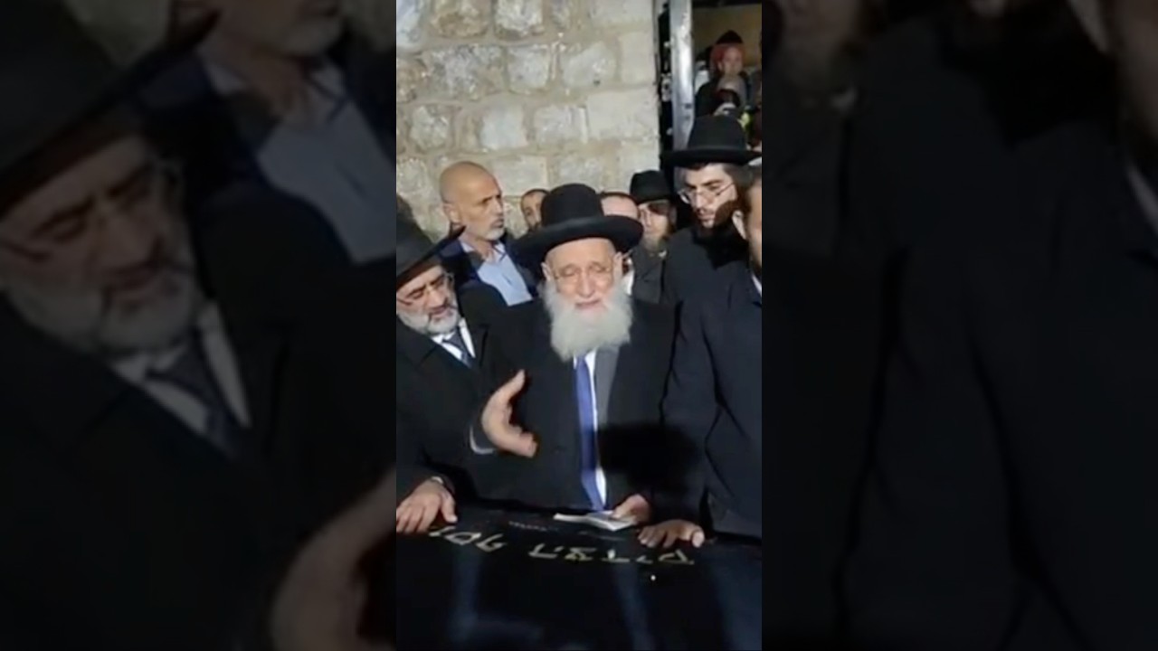 ראש ישיבת אור החיים הגאון רבי ראובן אלבז בתפילה בקבר יוסף הצדיק בשכם