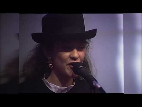 Chantoozies - Witch Queen (Countdown Australia)