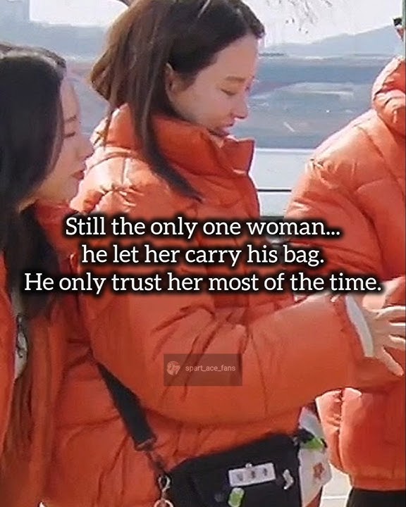 Ep746 Kim Jong Kook bag's with Song JiHyo always the only woman he let her taking care his bag.