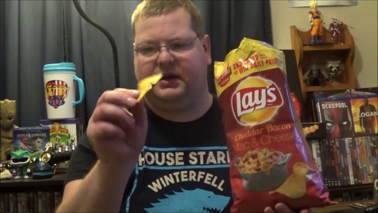 Tank Tries Lays Cheddar Bacon Mac & Cheese Flaver chips