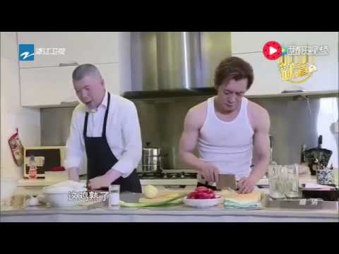 冯小刚坦言自己不会挑选演员，不如张艺谋！一旁的李咏笑开了花！