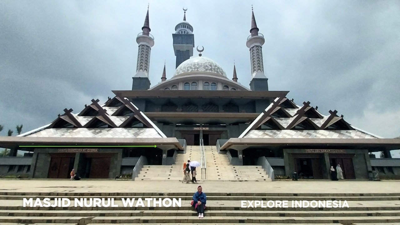 Menepi Sejenak di Masjid Nurul Waton Pakansari
