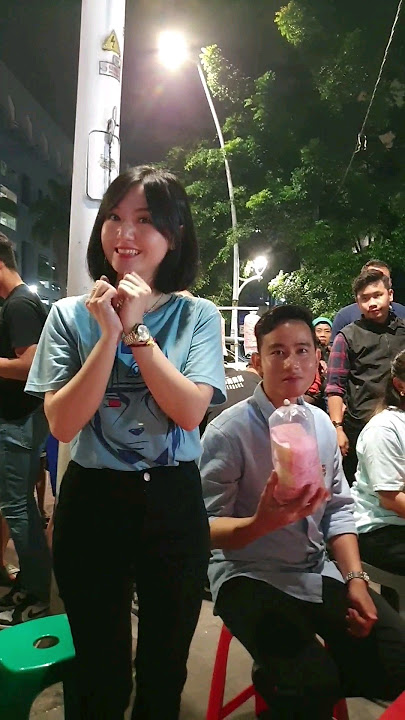 Wahh Carol De kasih Arum Manis ke mas Gibran ! #carolde #wapres #gibran #wapres