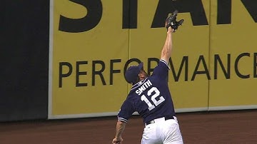 ATL@SD: Smith makes a nice running catch in the 9th