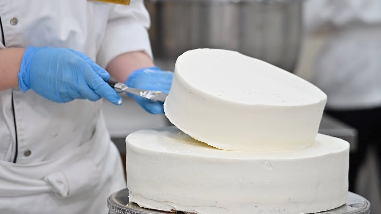 2段ウェディングケーキ パティシエ厨房風景 Youtube