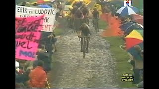 2001 Paris-Roubaix - The Arenberg Trench in the rain - The gate of Hell !