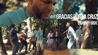 Video voorbeeld van "Gracias por la Cruz- Loammy Bido ( Video Oficial )"