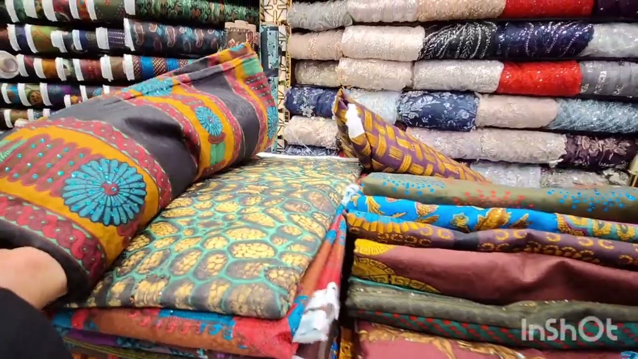 *الفيديو الثاني 🎥 مع متابعاتي 👭 في سوق مكة 🛍️ – عبايات 👗 وأقمشة روعة 🧵✨* 🕋
