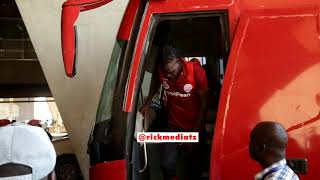 VIDEO: Wachezaji wa SIMBA wakiingia KIBABE uwanjani kupambana na YANGA