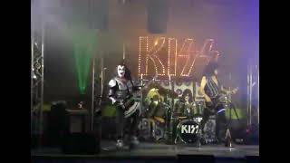 Kiss Tribute Ikons play God Of Thunder with bass solo