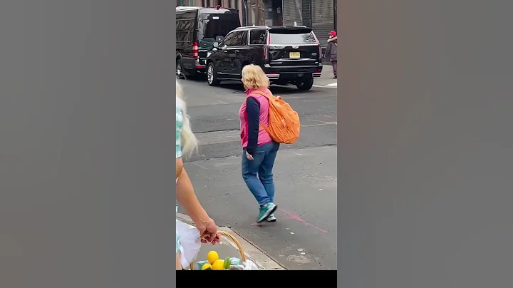 drag queen gets called out by stranger in NYC
