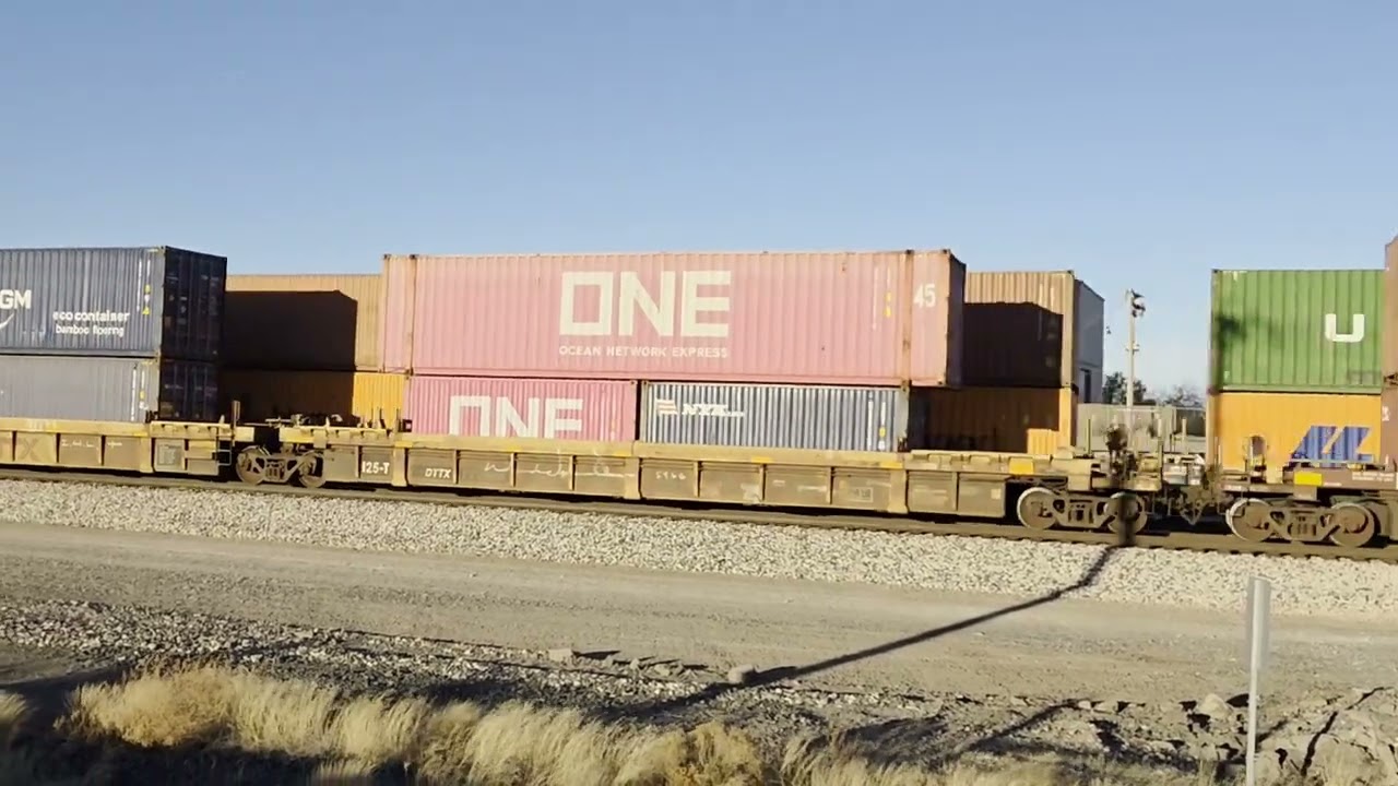 Union Pacific train meet in Santa Teresa New Mexico 12/20/25