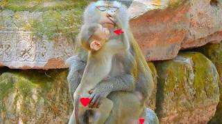 Rina tries to comfort Libby while Libby overthinks about Levy, Libby misses Levy while hugging Rina