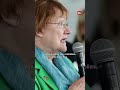 Stubb nauroi Halosen vitsille Naantalissa