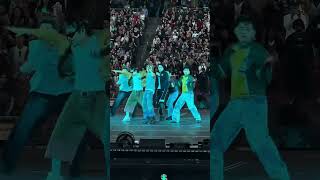 BTS make the crowd go wild with Mic Drop at Stanford #worldtour #kpop #bts #btsarmy #arirang