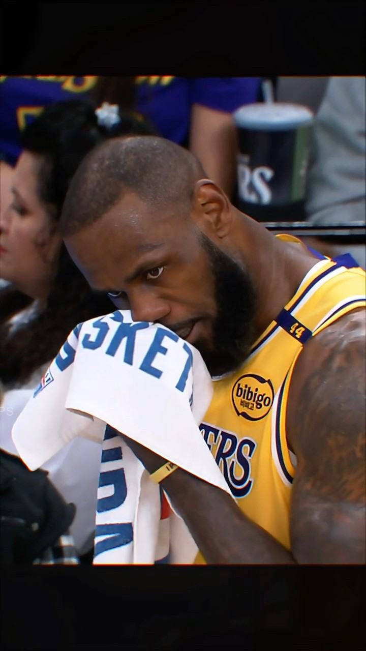 Wemby playing dirty on LeBron ?