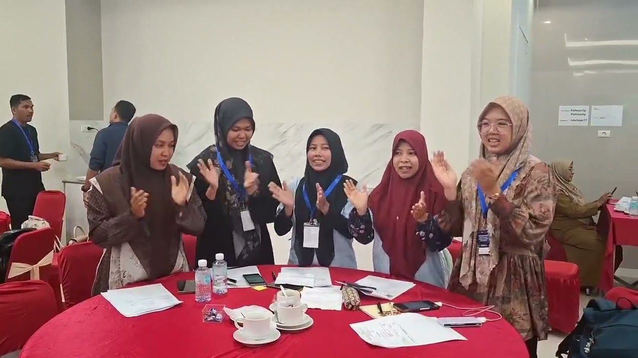 Yel yel kelompok 9 pelatihan Guru menggunakan PID di Aceh