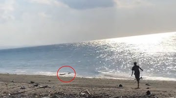 Maun Ne Duni Avo Lafaek on the Beach