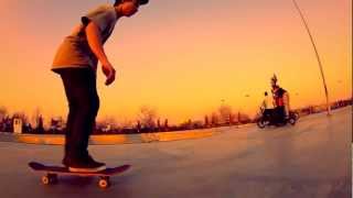 Skateboard grind kickflip out and random bmx backflip @ Tineretului Skatepark