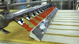 Swiss roll production and packaging ine