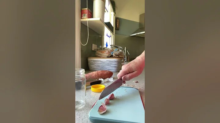 ONE HANDED COOKING TIPS   Julie Davey