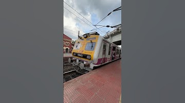 Howrah-Katwa Galloping Local Train High Speed Skip Lilua Station #shorts #viral
