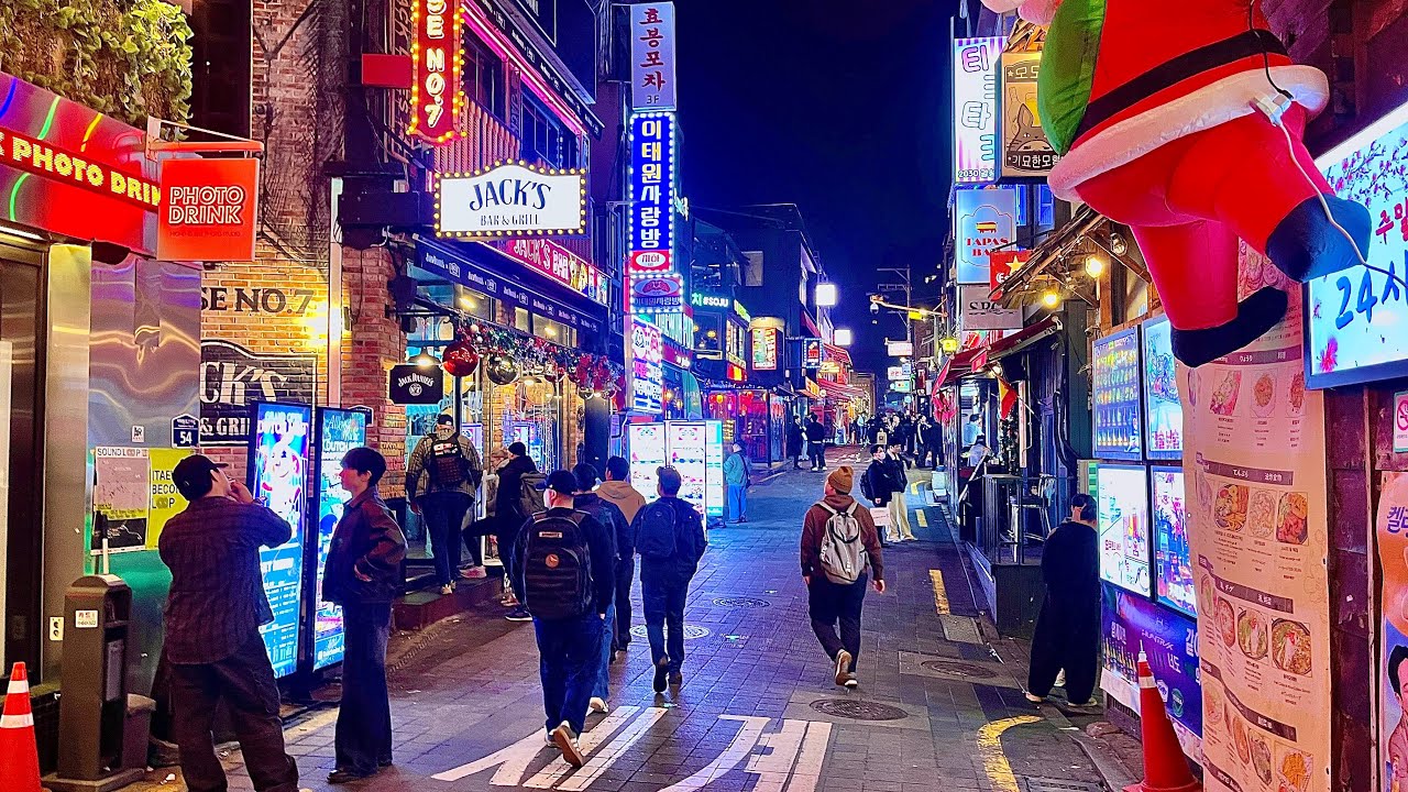 Прогулка по прекрасной ночной улице в Итаевоне в выходные вечера