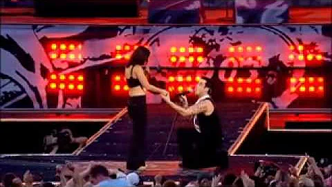 Robbie Williams - kiss a  girl- Come undone - kneb...