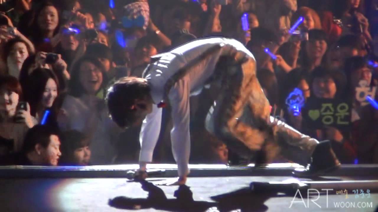 [ARTWOON]120414 SS4 in Shanghai 'Do Re Mi'+'White Christmas'+'DancingOut' (Focus Yesung)
