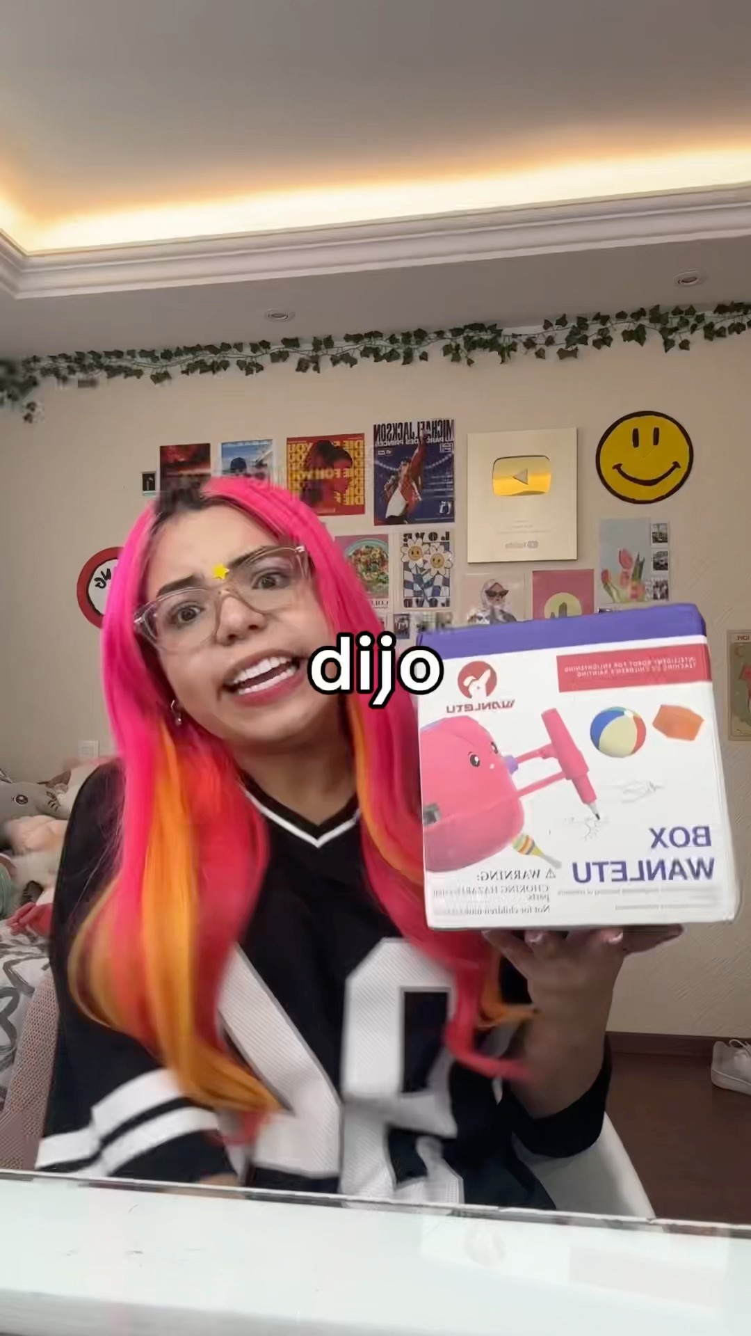 MI MAMÁ SE BURLA DE MI