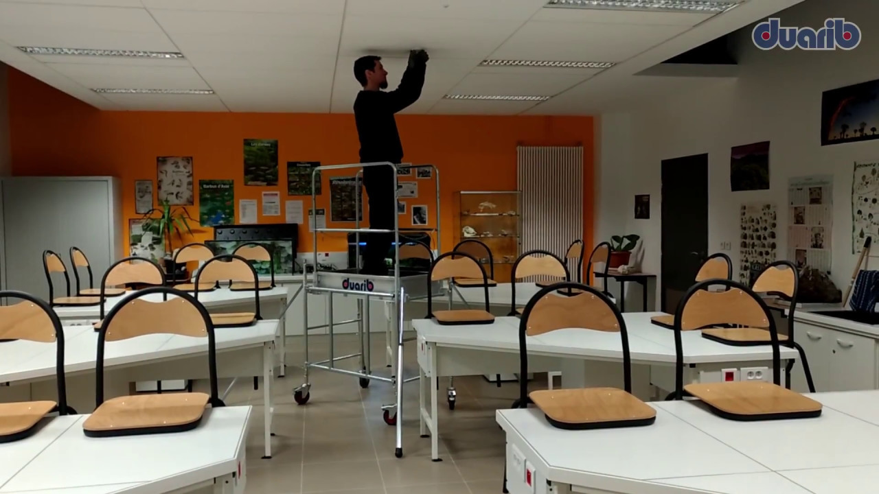 Rolly Mini : échafaudage roulant idéal pour les intérieurs encombrés.