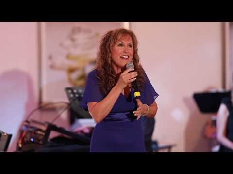 Video: Jodi Benson Net Worth: Wiki, Menikah, Keluarga, Pernikahan, Gaji, Saudara