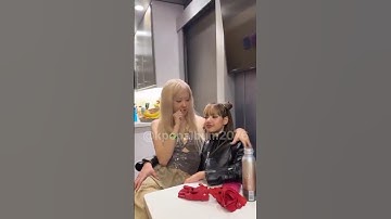 Rosé interviewing Lisa 🤭#coachella #lisa #rosé #blackpink #interview #rose